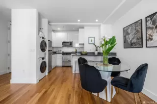 Photo #3: 423742959 Listing