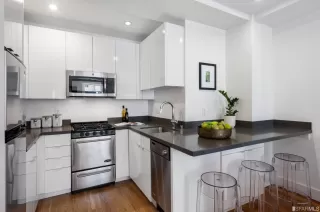 Photo #5: 423742959 Listing