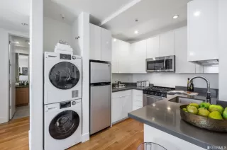 Photo #6: 423742959 Listing