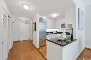 Photo #4: 423743864 Listing