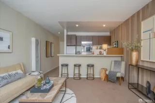 Photo #2: 423744092 Listing