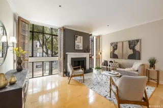 Photo #5: 423745600 Listing