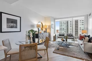 Photo #4: 423745930 Listing