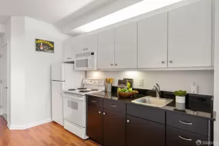 Photo #3: 423747273 Listing