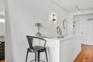 Photo #4: 423747273 Listing