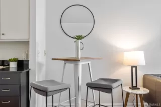 Photo #5: 423747273 Listing