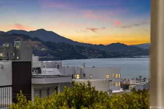 Photo #6: 423747371 Listing