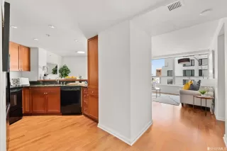 Photo #5: 423747899 Listing