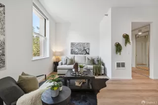 Photo #4: 423749043 Listing
