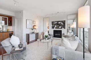 Photo #3: 423749417 Listing