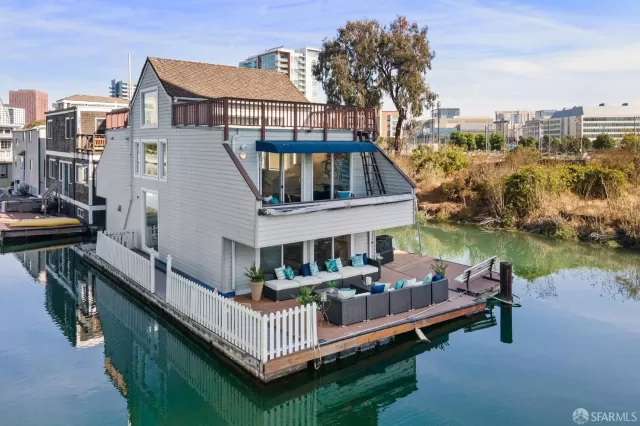 MLS: 423749472 Condo For Sale