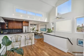 Photo #6: 423749472 Listing