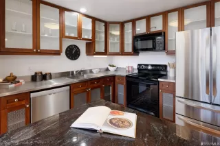 Photo #5: 423749738 Listing 