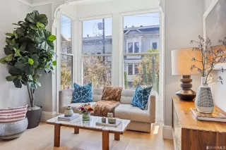 Photo #4: 423749740 Listing