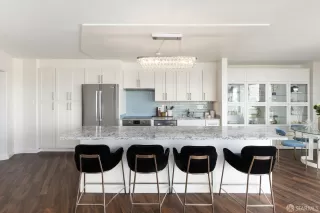 Photo #6: 423749753 Listing 