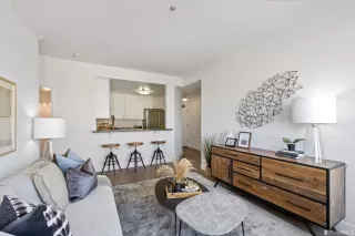 Photo #6: 423749914 Listing