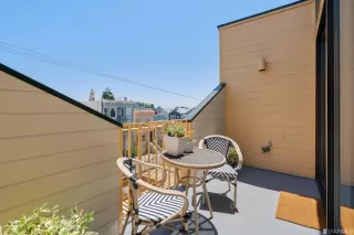 Photo #5: 423750234 Listing