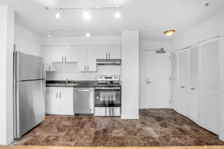 Photo #4: 423751516 Listing