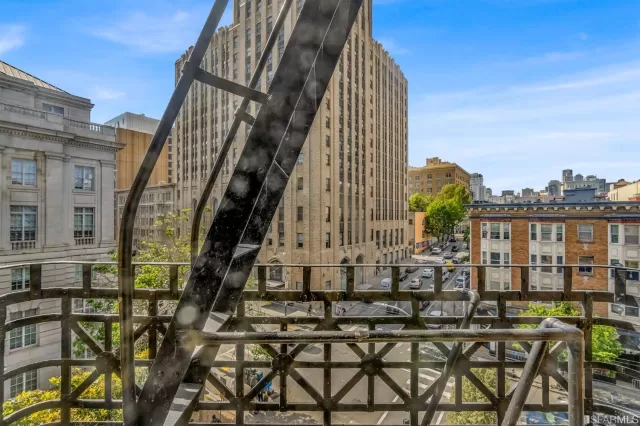 MLS: 423752396 Condo For Sale