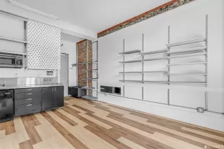 Photo #4: 423752396 Listing