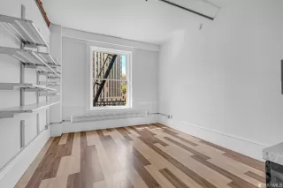 Photo #5: 423752396 Listing