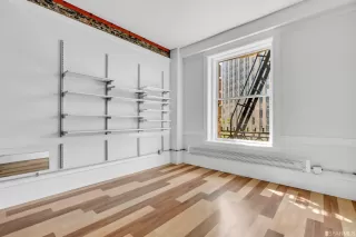 Photo #6: 423752396 Listing