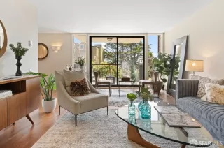 Photo #5: 423752630 Listing