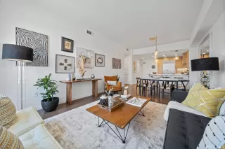 Photo #4: 423752818 Listing