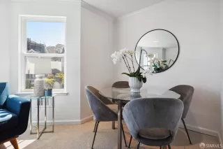 Photo #4: 423753261 Listing