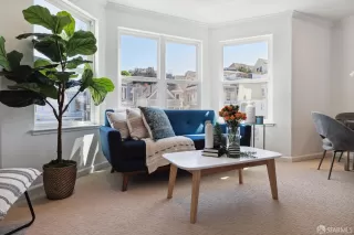 Photo #5: 423753261 Listing