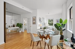 Photo #3: 423753376 Listing