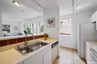 Photo #6: 423753376 Listing