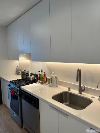 Photo #2: 423753802 Listing