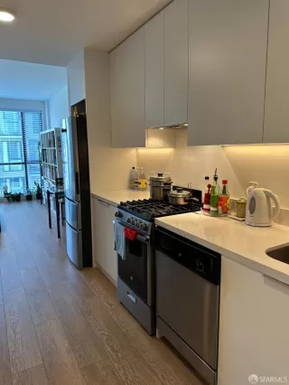 Photo #5: 423753802 Listing