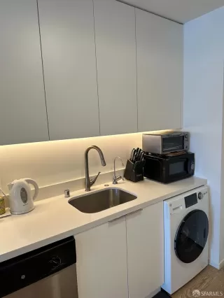 Photo #6: 423753802 Listing