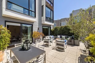 Photo #4: 423753918 Listing