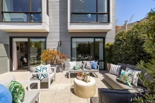 Photo #5: 423753918 Listing