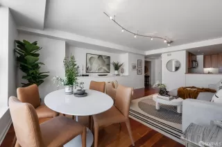 Photo #6: 423753931 Listing