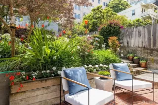 Photo #3: 423753939 Listing