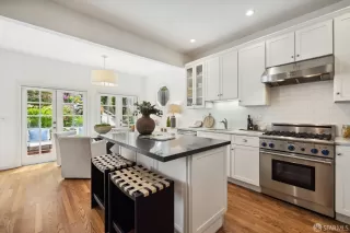 Photo #6: 423753939 Listing