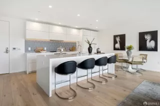 Photo #6: 423754368 Listing