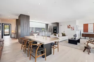 Photo #3: 423754835 Listing