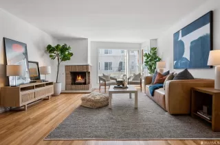 Photo #2: 423755102 Listing