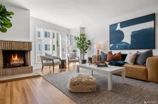 Photo #6: 423755102 Listing