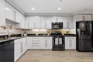 Photo #3: 423755583 Listing 