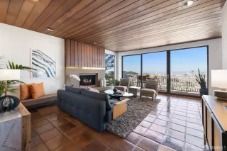 Photo #2: 423755589 Listing