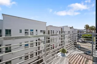 Photo #5: 423755645 Listing