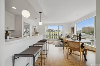 Photo #4: 423755854 Listing