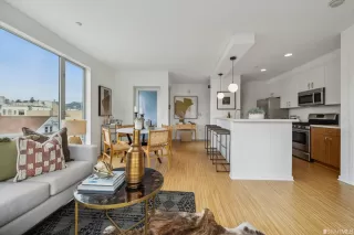 Photo #5: 423755854 Listing