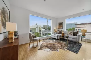 Photo #6: 423755854 Listing